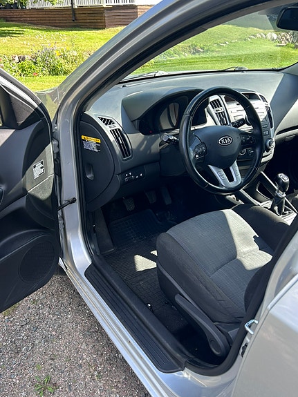 Kia Ceed 3 of 3