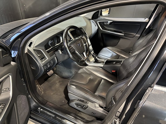 Volvo XC60 7 of 23
