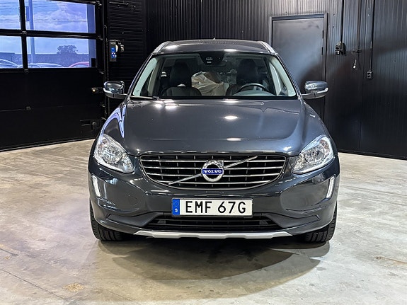 Volvo XC60 2 of 23