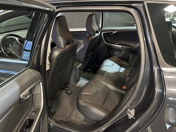 Volvo XC60 17 of 23