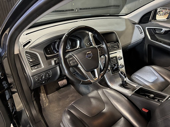 Volvo XC60 8 of 23