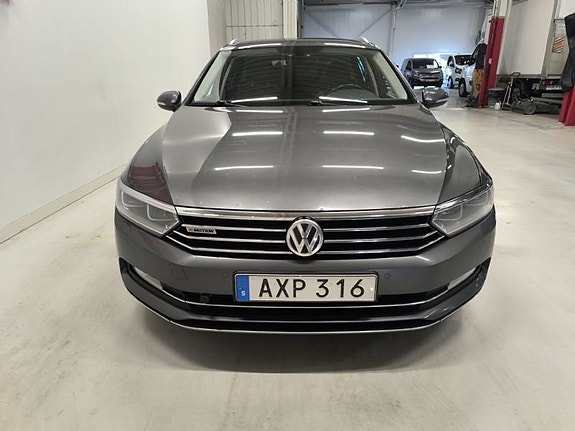 Volkswagen Passat 2 of 10