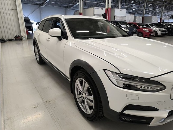 Volvo V90 Cross Country 3 of 10