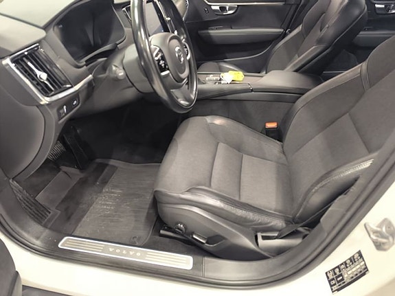 Volvo V90 Cross Country 7 of 10