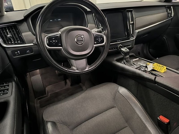 Volvo V90 Cross Country 6 of 10