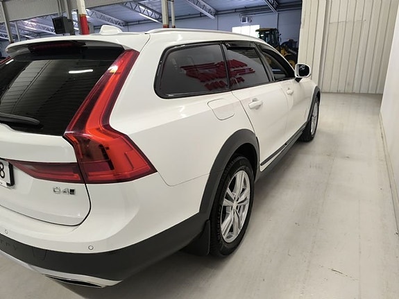 Volvo V90 Cross Country 4 of 10