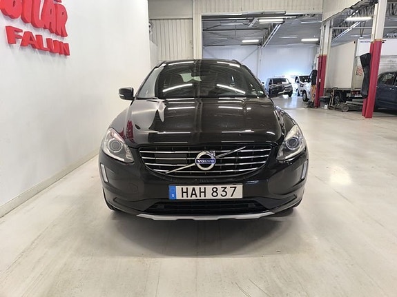 Volvo XC60 2 of 10