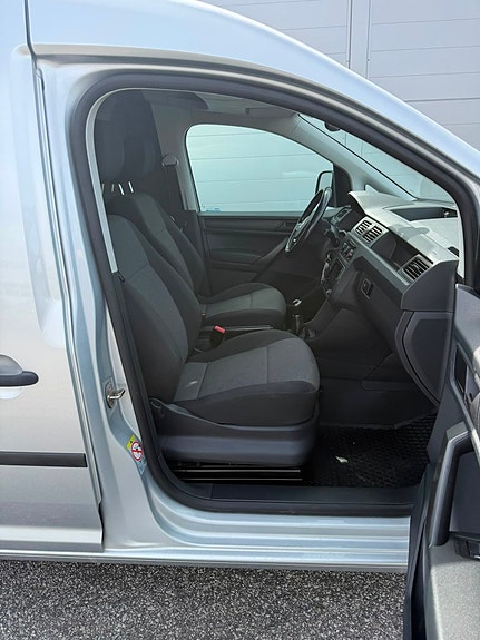 Volkswagen Caddy Maxi 18 of 30