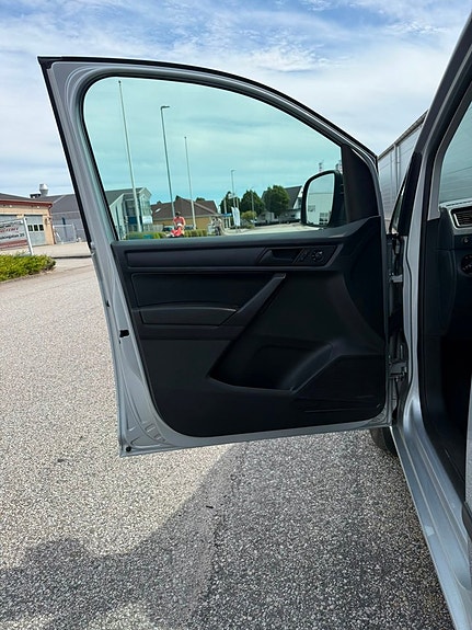 Volkswagen Caddy Maxi 19 of 30