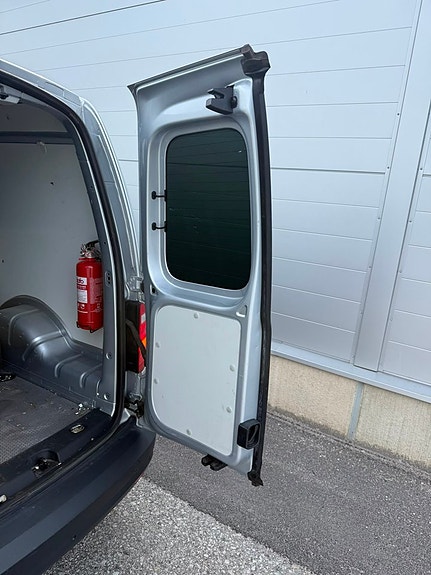 Volkswagen Caddy Maxi 11 of 30