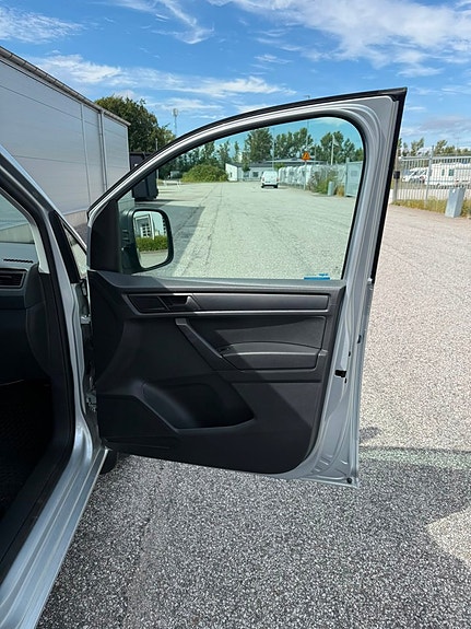 Volkswagen Caddy Maxi 17 of 30