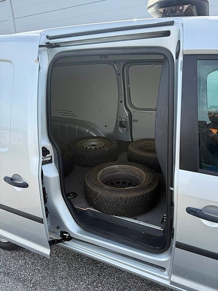 Volkswagen Caddy Maxi 16 of 30