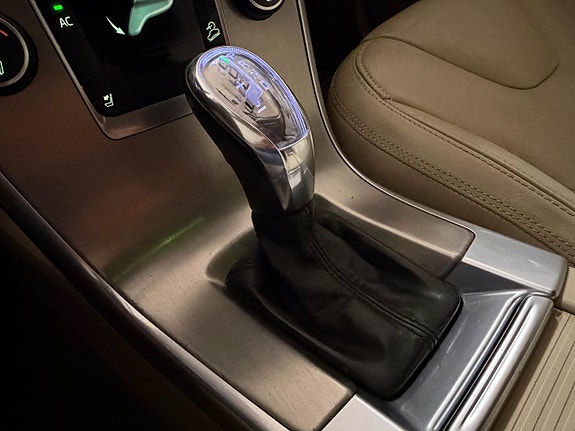 Volvo XC60 18 of 27