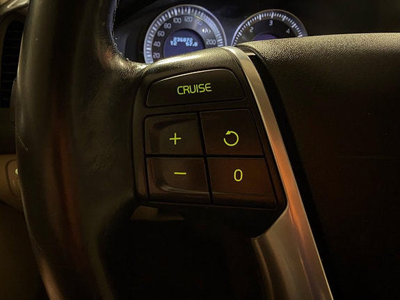 Volvo XC60 17 of 27