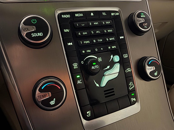 Volvo XC60 14 of 27