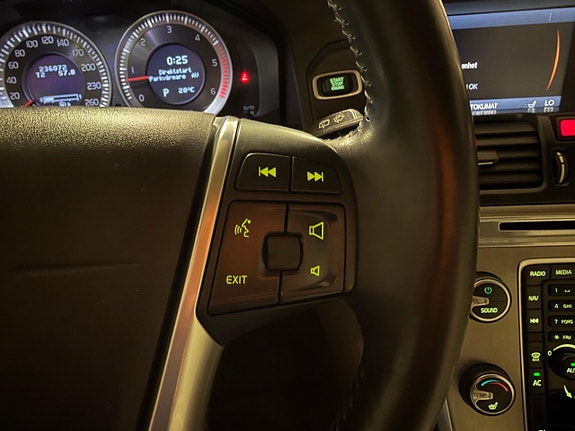 Volvo XC60 16 of 27