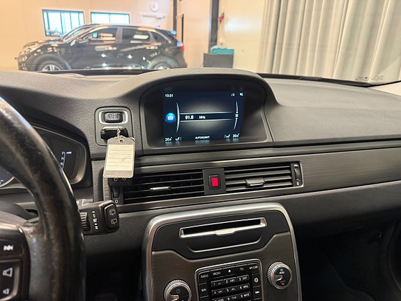 Volvo XC70 13 of 15