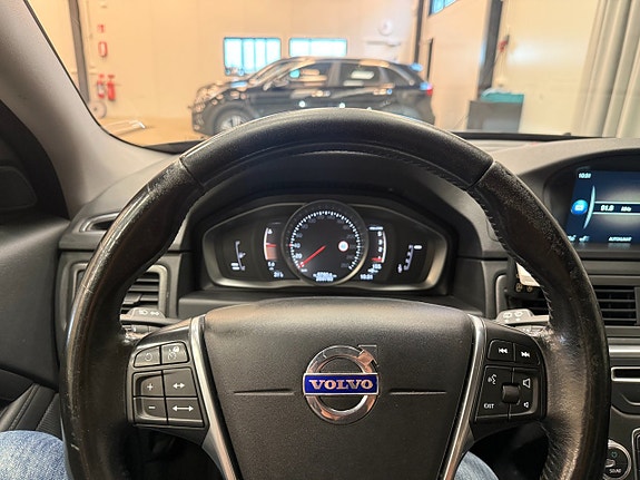 Volvo XC70 11 of 15