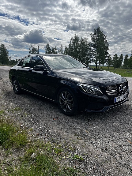 Mercedes-Benz C220 d 2 of 12