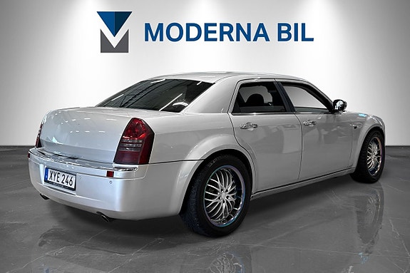 Chrysler 300C 6 of 20