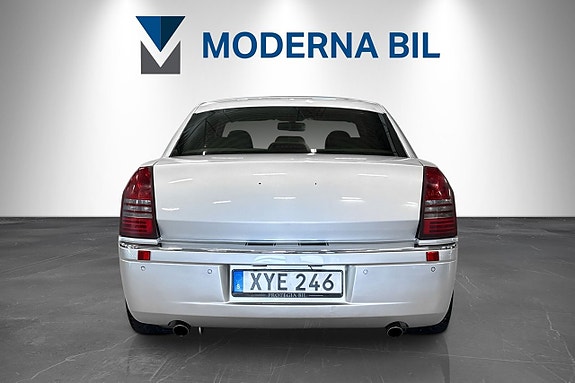 Chrysler 300C 5 of 20