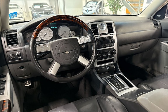 Chrysler 300C 9 of 20