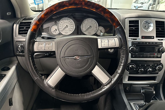 Chrysler 300C 10 of 20
