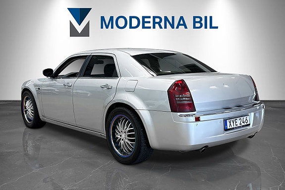 Chrysler 300C 4 of 20
