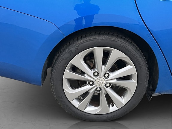 Toyota Auris 26 of 29