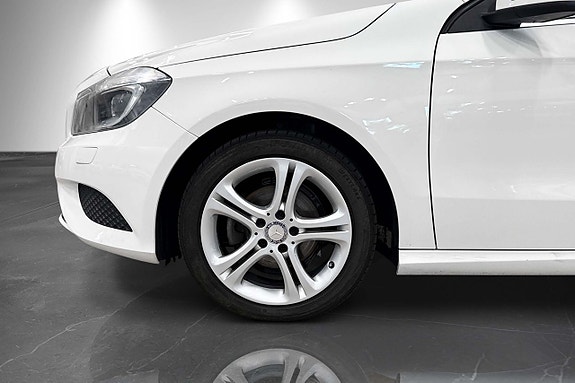 Mercedes-Benz A180 2 of 22