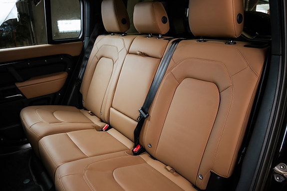 Land Rover Defender 110 29 of 30