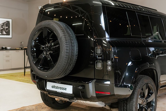 Land Rover Defender 110 11 of 30