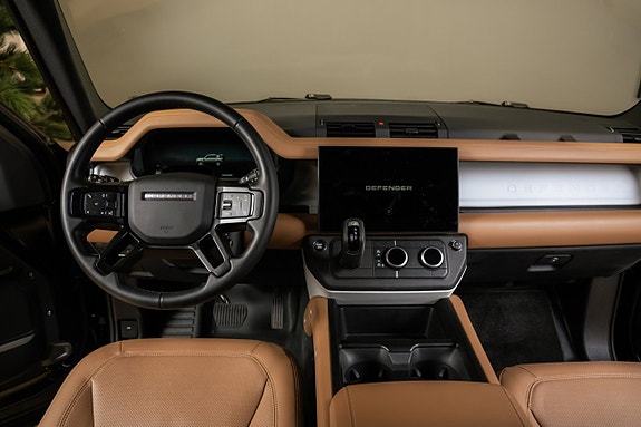 Land Rover Defender 110 30 of 30