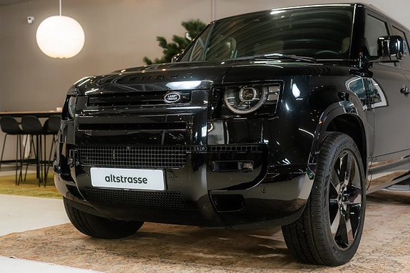 Land Rover Defender 110 4 of 30