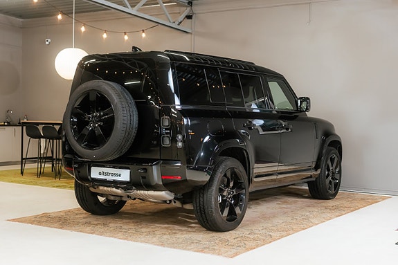 Land Rover Defender 110 10 of 30