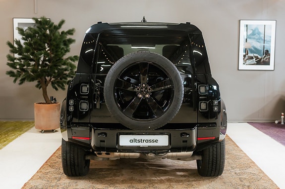 Land Rover Defender 110 13 of 30