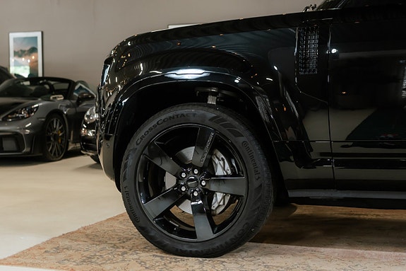 Land Rover Defender 110 8 of 30