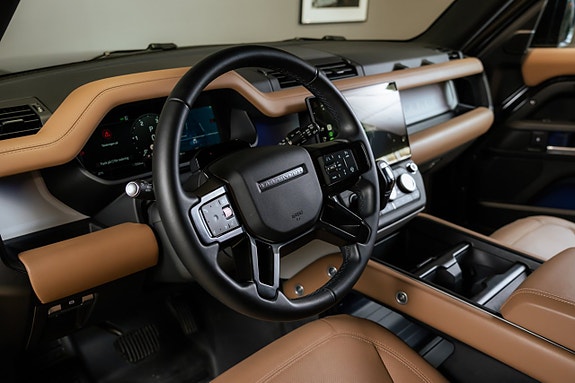 Land Rover Defender 110 15 of 30