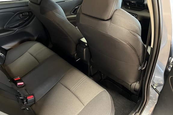 Toyota Yaris 8 of 22