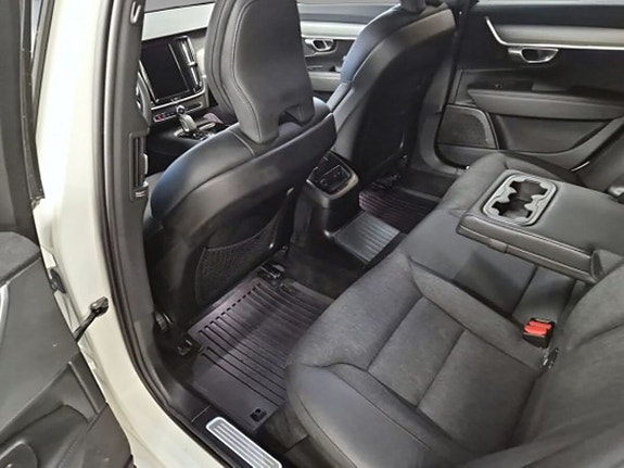 Volvo V90 7 of 9