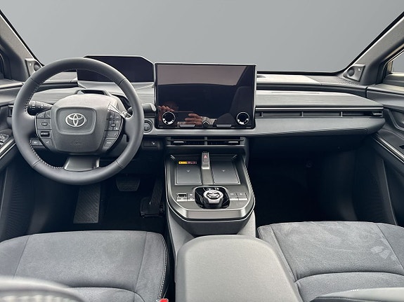 Toyota C-HR 10 of 27