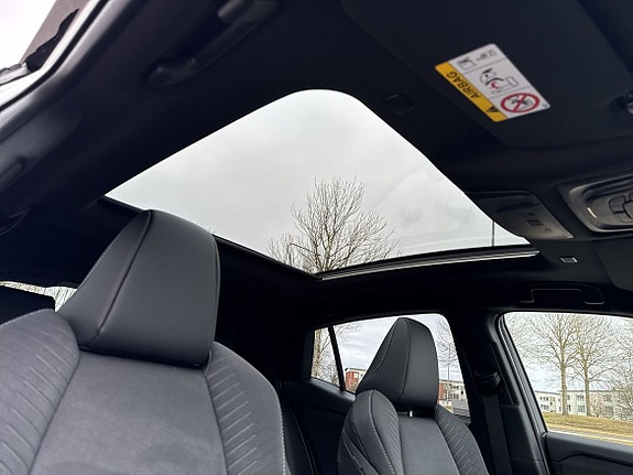 Toyota C-HR 13 of 27