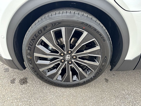 Toyota C-HR 27 of 27