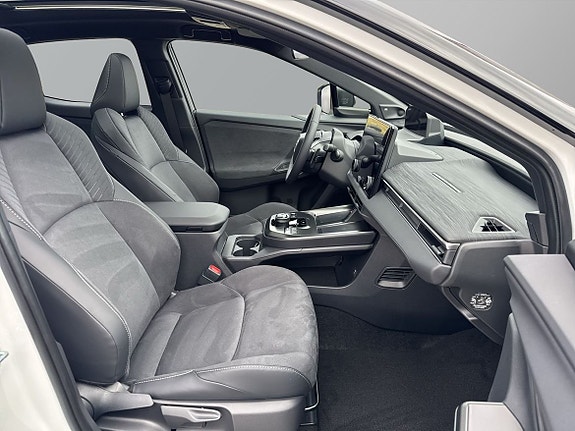 Toyota C-HR 8 of 27