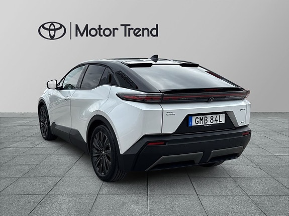 Toyota C-HR 3 of 27