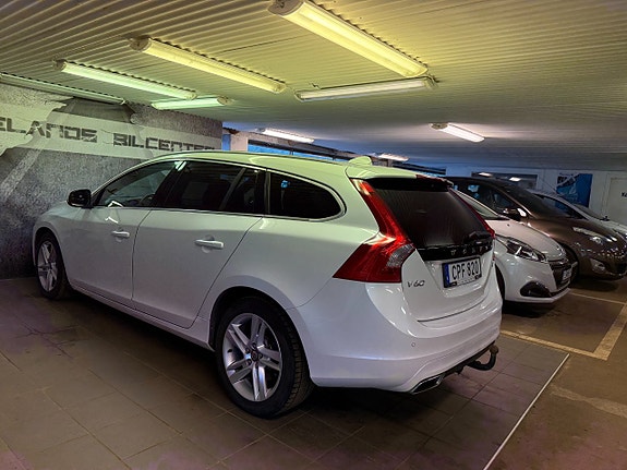 Volvo V60 4 of 18