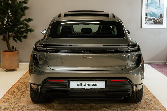 Porsche Macan Turbo 11 of 29