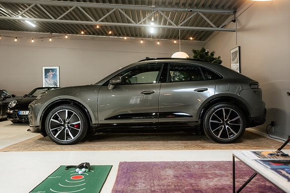 Porsche Macan Turbo 5 of 29