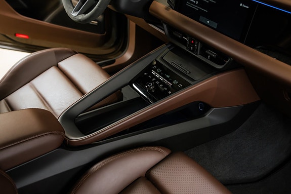 Porsche Macan Turbo 28 of 29