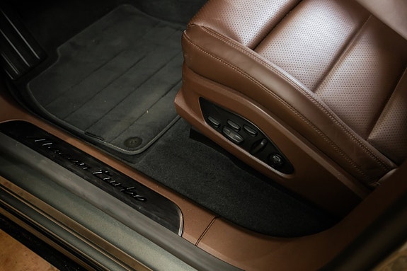 Porsche Macan Turbo 21 of 29